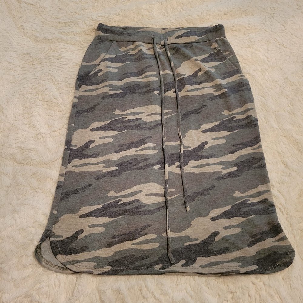 Camo skirt with pockets